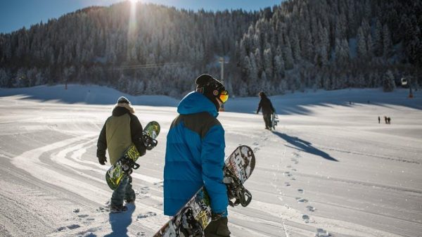 Top snowboarding resorts for advanced riders in the French Alps