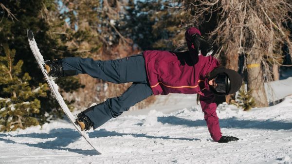 How to Tackle Difficult Turns in Snowboarding