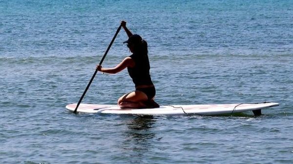 How to prevent cramps while paddling out in surfing