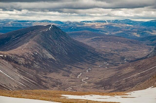 Explore the Best Mountain Biking Routes in the Scottish Highlands