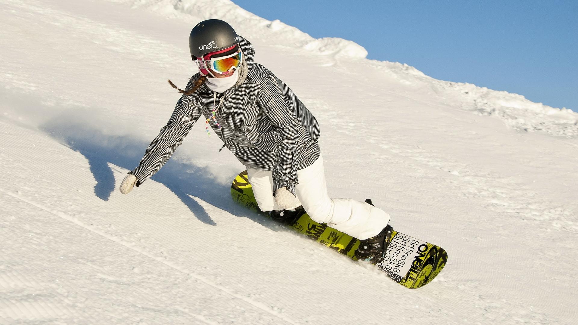 How to Reduce the Risk of Injuries in Downhill Snowboarding