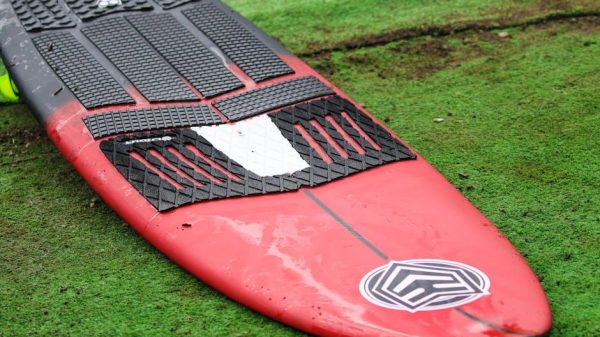 Best surfboard traction pads for better foot grip and control