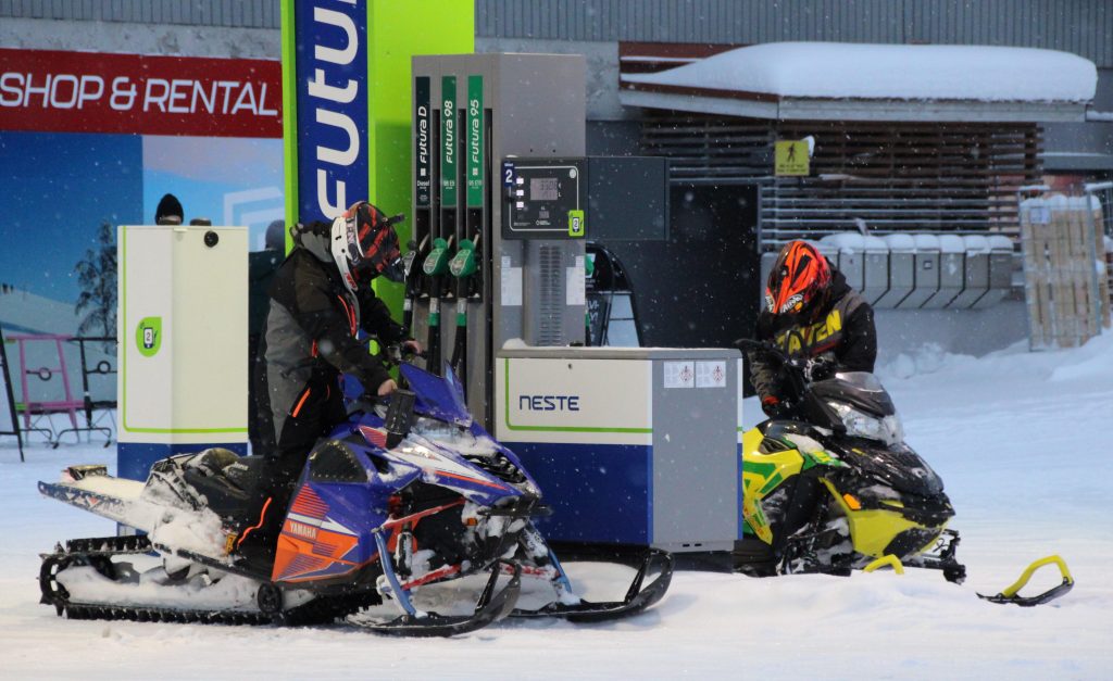 Snowboarding Tips for Controlling Speed on Icy Slopes