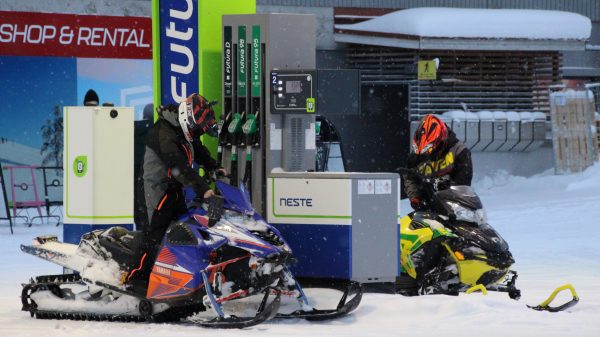 Snowboarding Tips for Controlling Speed on Icy Slopes