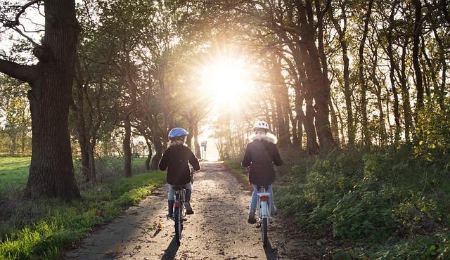How to reduce the risk of knee strain during mountain biking