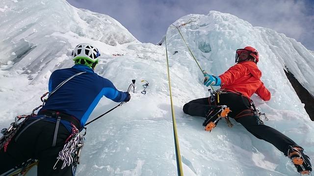 Empowering Newcomers Strategies for Inclusive Extreme Sports Destinations