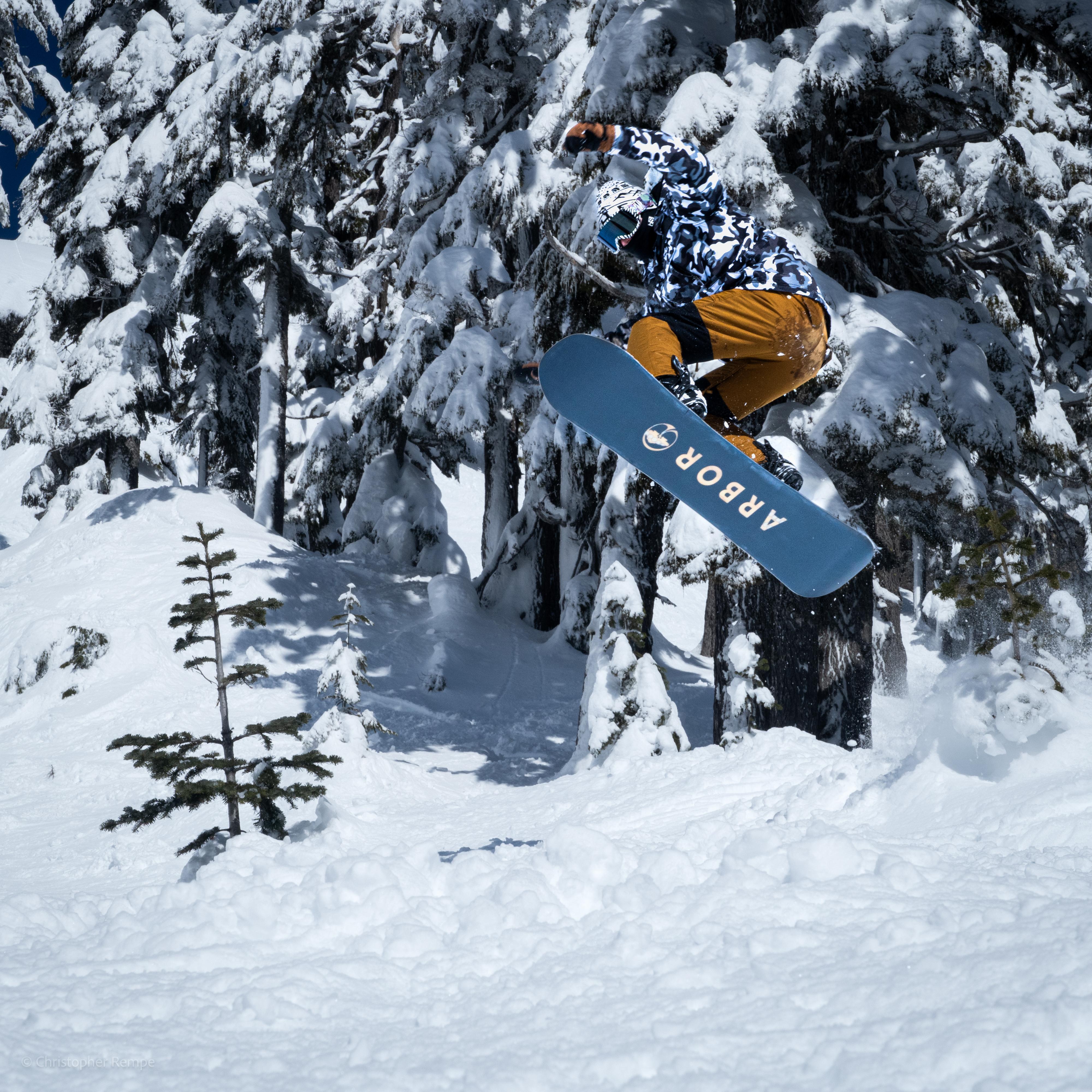 Essential Gear and Safety Tips for Novice Snowboarders