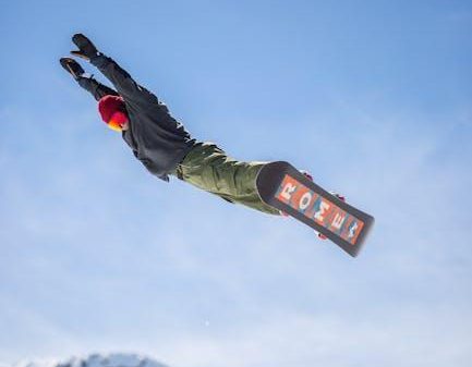 Top rated snowboarding gloves for warmth and dexterity