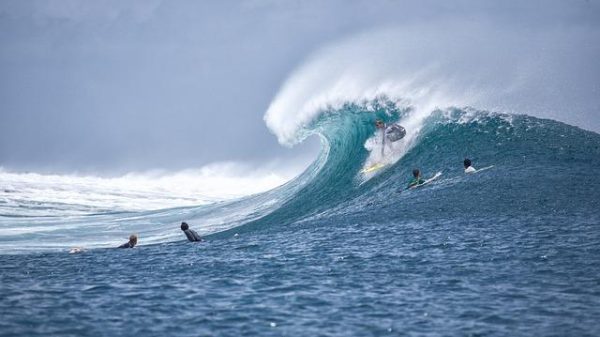 The Best Surfing Spots in the Maldives for Crystal Clear Waves