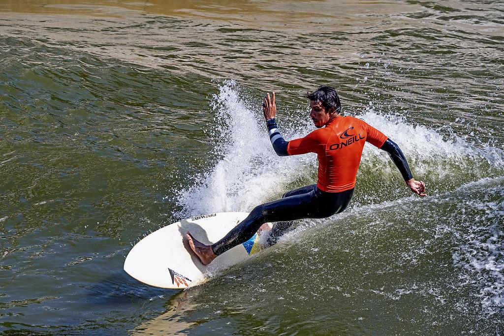 How to improve balance for beginner surfers in small waves